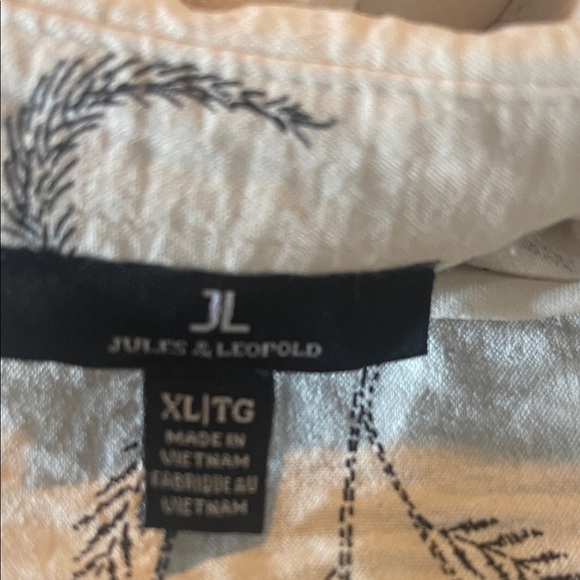 Floral Print Button-Up Blouse - Picture 8 of 9